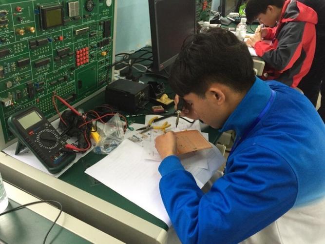 黔南民族职业技术学院 机电设备维修与管理